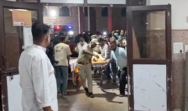 万无优配 印度两车相撞致15人死亡，莫迪表示哀悼